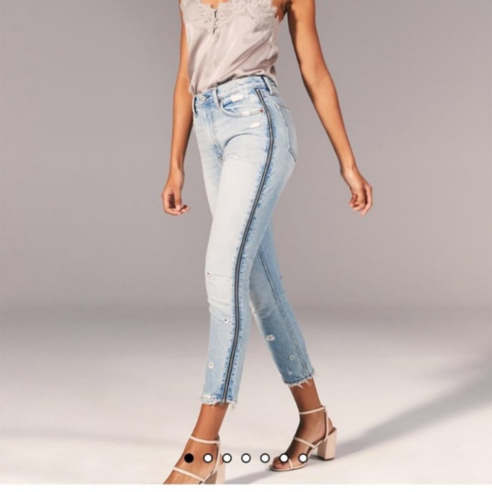 ABERCROMBIE Annie Hi-Rise Girlfriend Light Wash Side Zipper Distressed Jeans 27